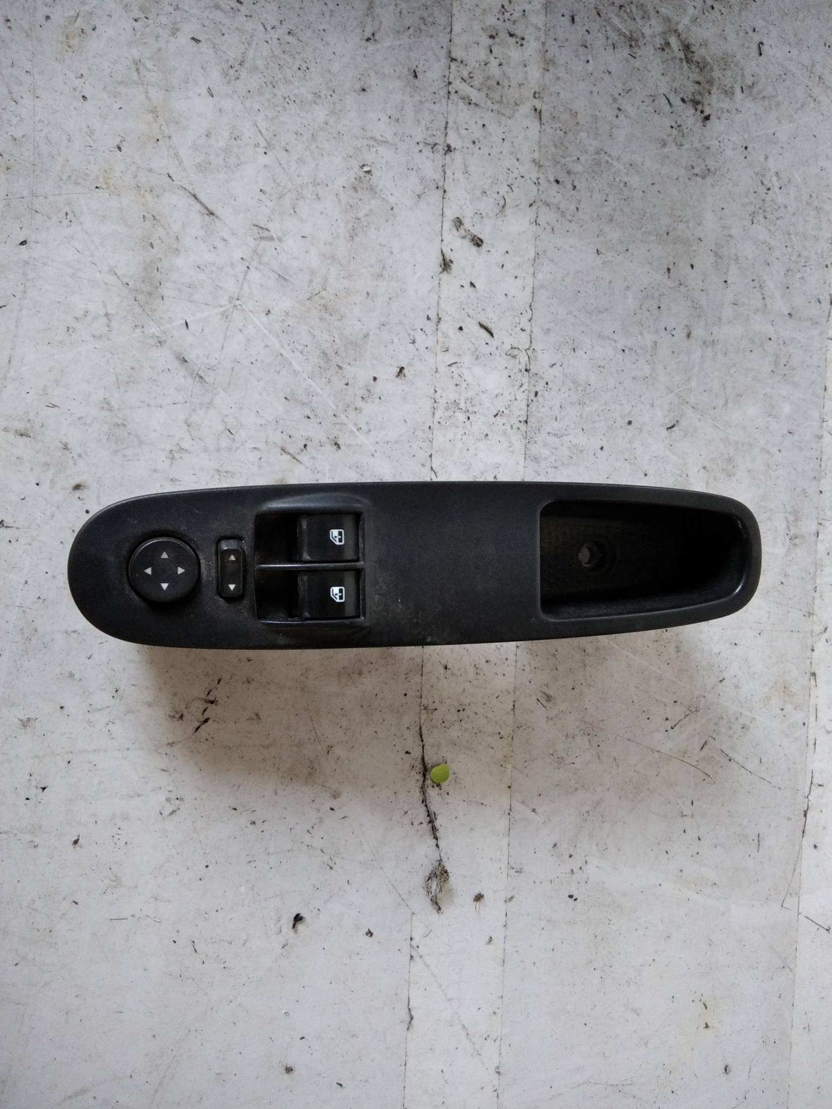 Interruttore alzacristalli porta ant.